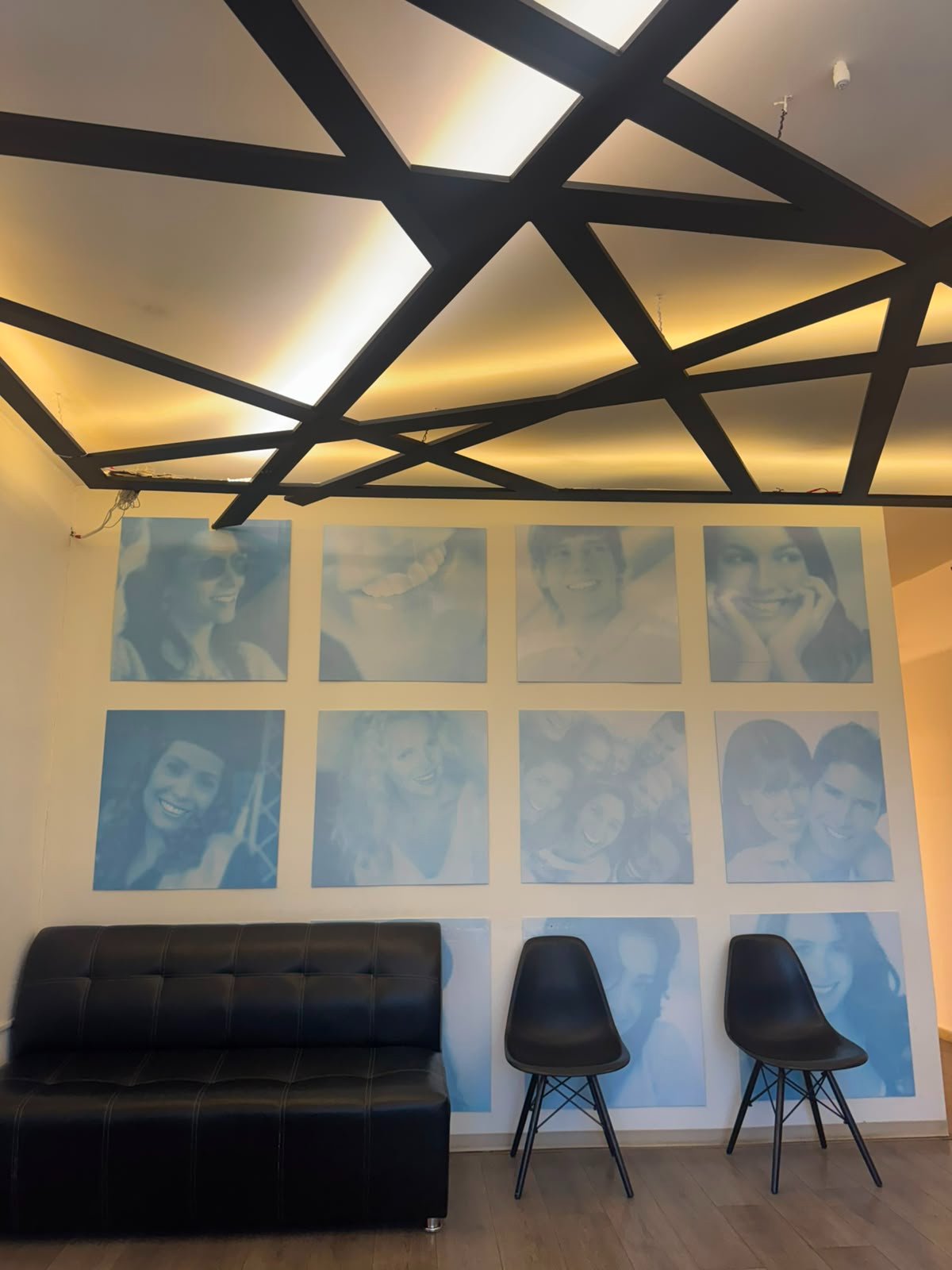 Sala de espera de la sucursal Villas de Bonaterra